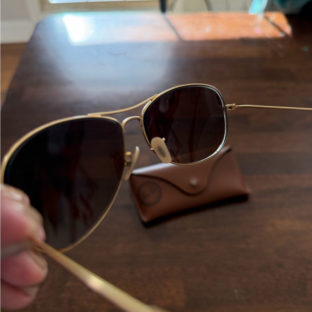 Woman’s Gold Rim Ray-Ban Aviator - Picture 4 of 5